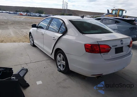 2012 Volkswagen Jetta 2.0L Tdi z USA, uszkodzony, nr VIN 3VWLL7AJ7CM087124